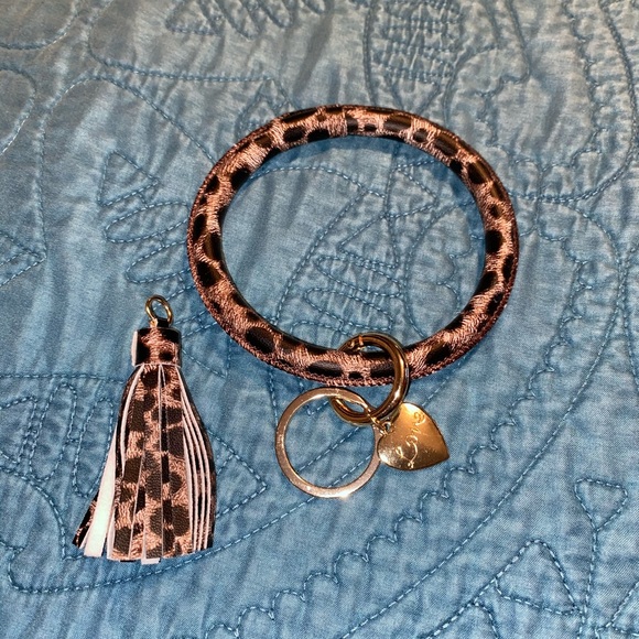 Leopard Bangle Bracelet Keyring - Picture 4 of 12